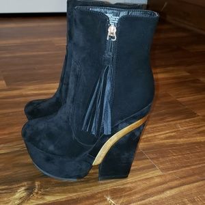 Brand New Shoedazzle wedge boots 7
